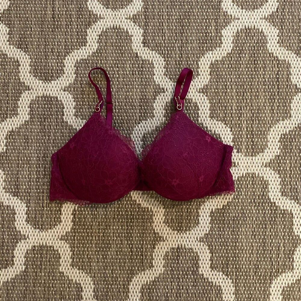 Victoria’s Secret very sexy uplift plunge bra size 38C